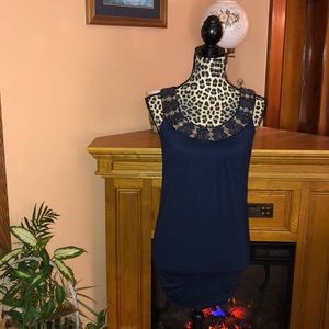 Lipstick boutique tank top